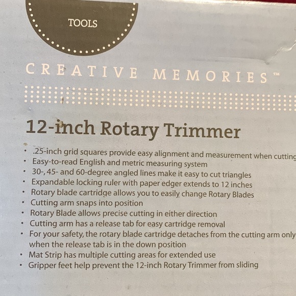 Creative Memories 12” Rotary Trimmer with extra blades - Picture 2 of 5